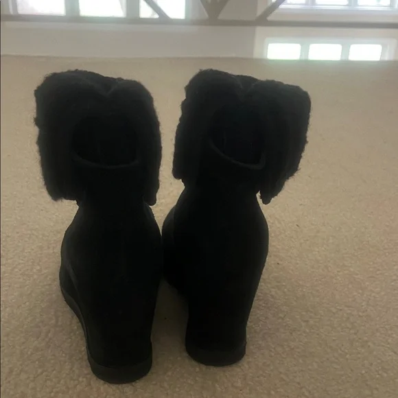 UGG Women’s Kyra Wedge Ankle Boots - Picture 7 of 10